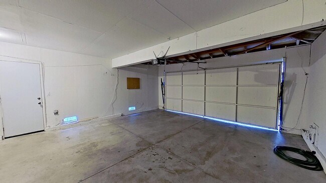 Building Photo - 27 Columbus