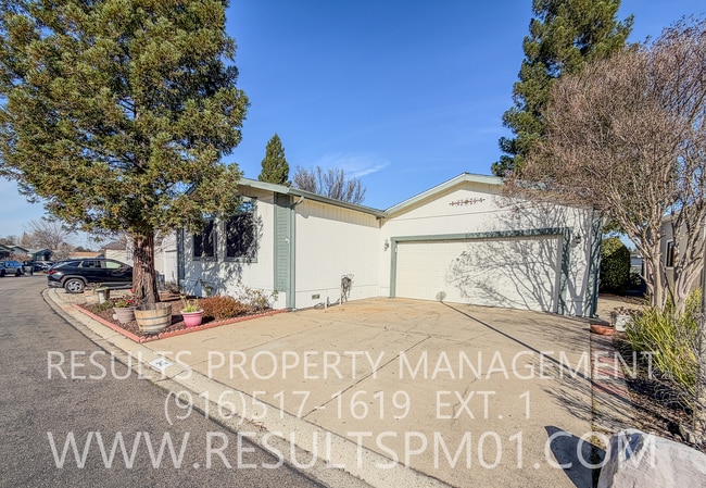 Building Photo - Fantastic Over 55 Community! Amenities! 2 bedroom