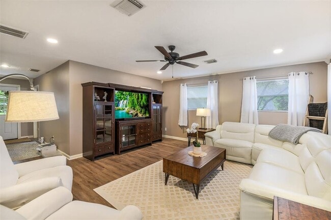 Building Photo - 27011 Azalea Ct