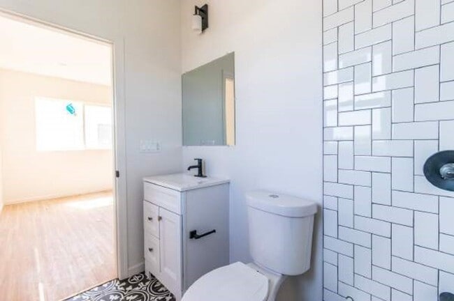 Building Photo - 3BR 3BA Modern Townhome in Prime NOHO
