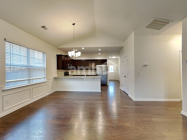 Building Photo - 553 Friar Park Ln