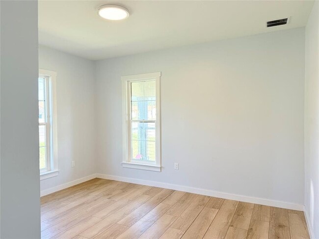 Building Photo - 100 W Caskey St