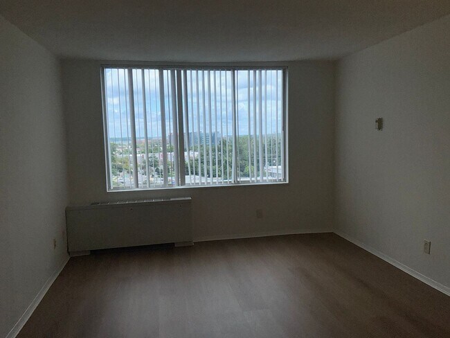 Building Photo - Beautiful 1 BR 1 BA condo at The Forum