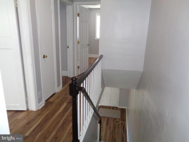 Building Photo - 2245 Graythorn Rd