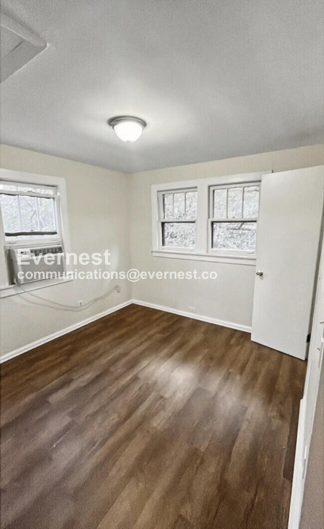 Building Photo - 1700 Ashmore Ave