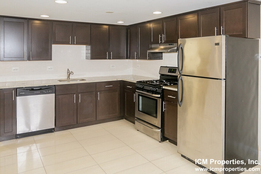 Building Photo - 861 W Lill Ave