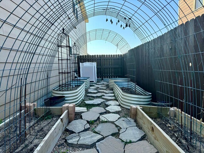 Building Photo - AVAILABLE SOON!