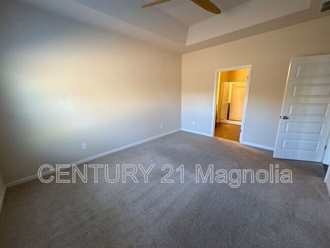 Building Photo - 3061 White Gate Lp