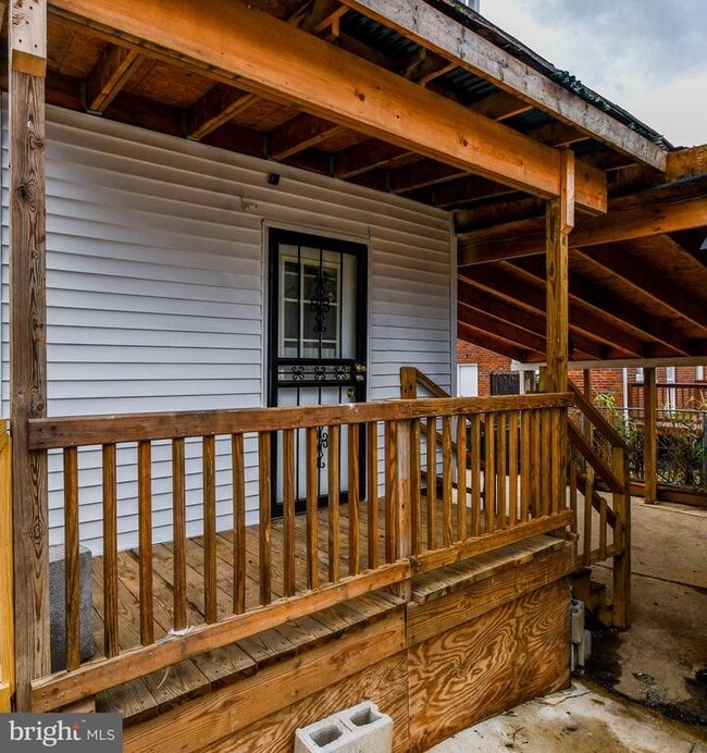 Building Photo - 3802 Cedar Dr