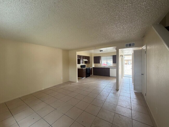 Building Photo - 6350 Summerfield Dr