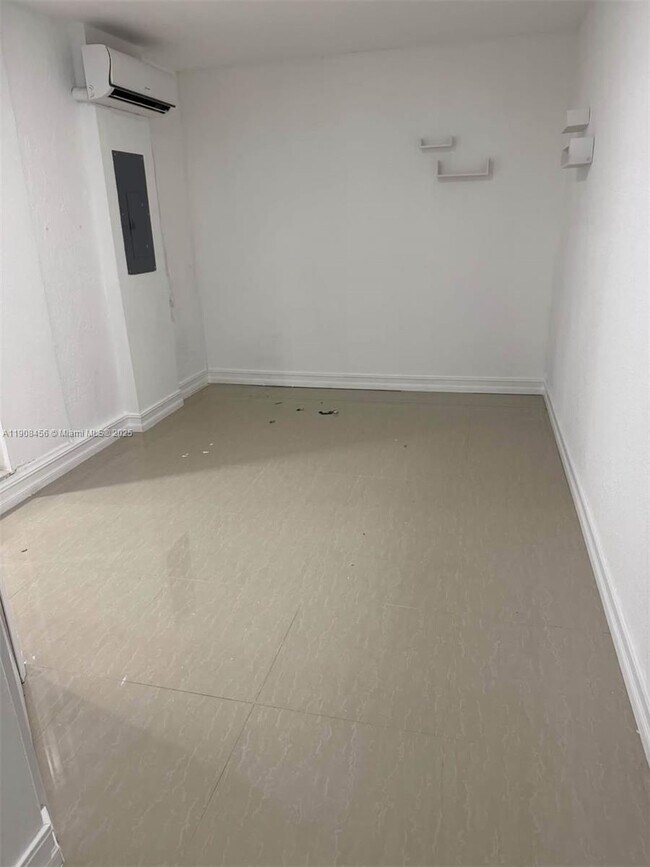 Building Photo - 965 SW 153rd Path