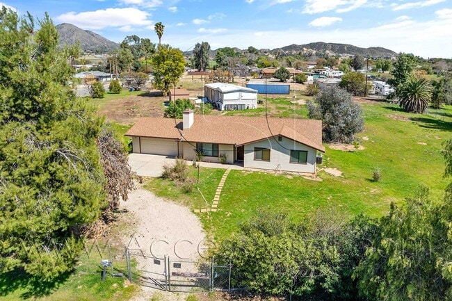Building Photo - Charming 3 Bedroom Home with Spacious Yard in Wildomar