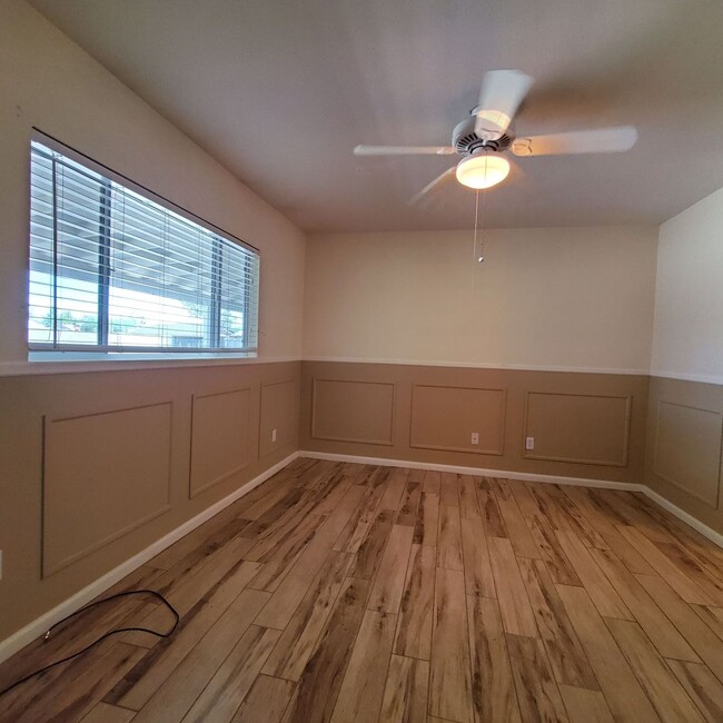 Building Photo - 3 BEDROOM CORNER LOT HOME IN CHANDLER W HU...