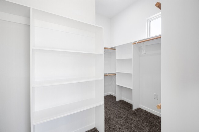 Building Photo - 255 Lourdes Ct