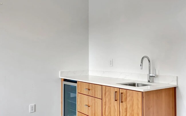 Building Photo - Beautiful Modern Condo in Rattlesnake