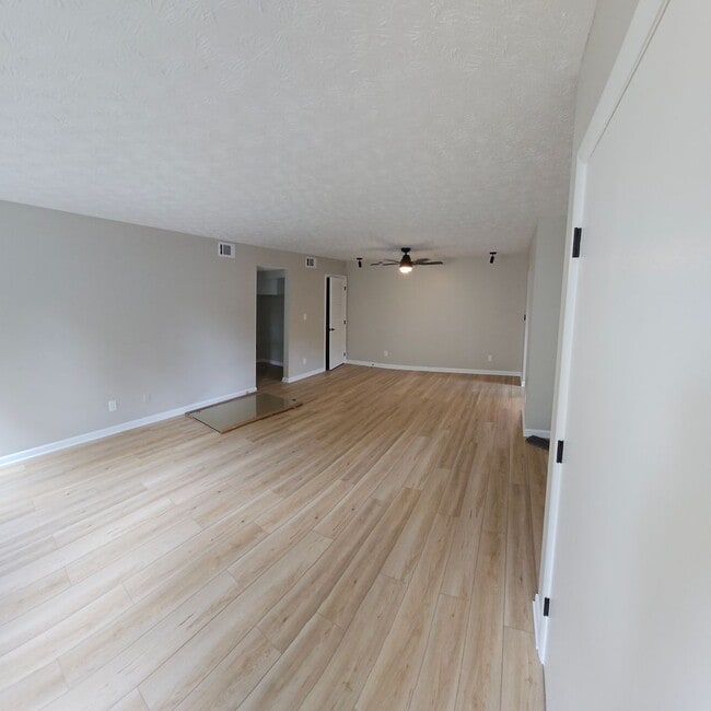 Building Photo - {MA3101}  COMPLETELY RENOVATED. Available ...