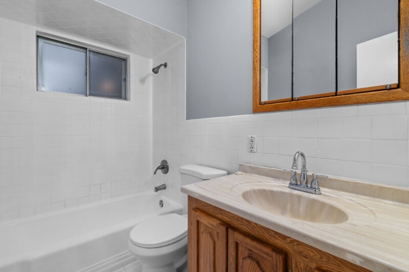 Building Photo - 550 Versailles Dr