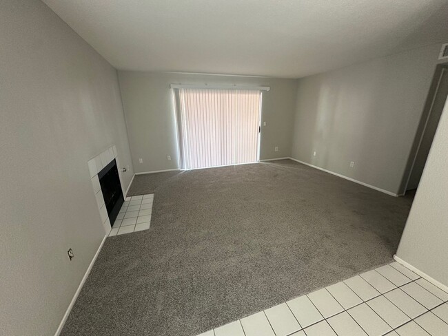Building Photo - 2 Bedroom 2 bath condo with a den ready fo...