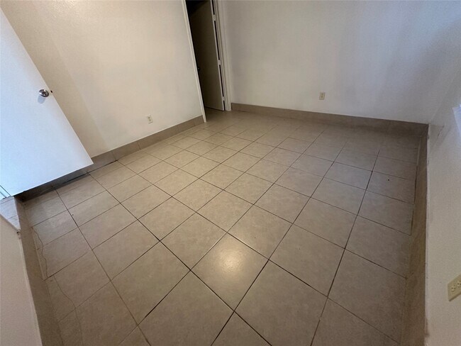 Building Photo - 3826 Botany Ln