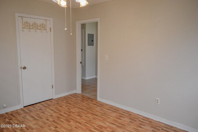 Building Photo - 64 Cardinal Dr