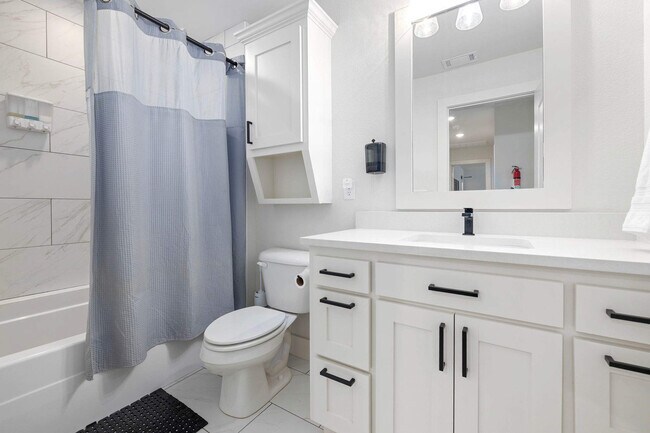 Building Photo - 501 S 7th St