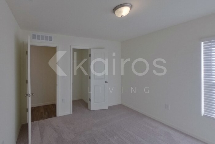 Building Photo - 2425 Crockett St