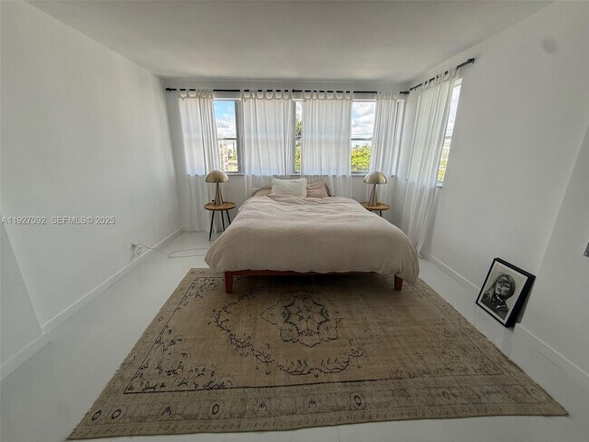 Building Photo - 9381 E Bay Harbor Dr