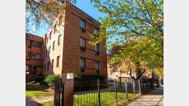 Building Photo - 2025 Move-In Special – $200 Off First Mont...