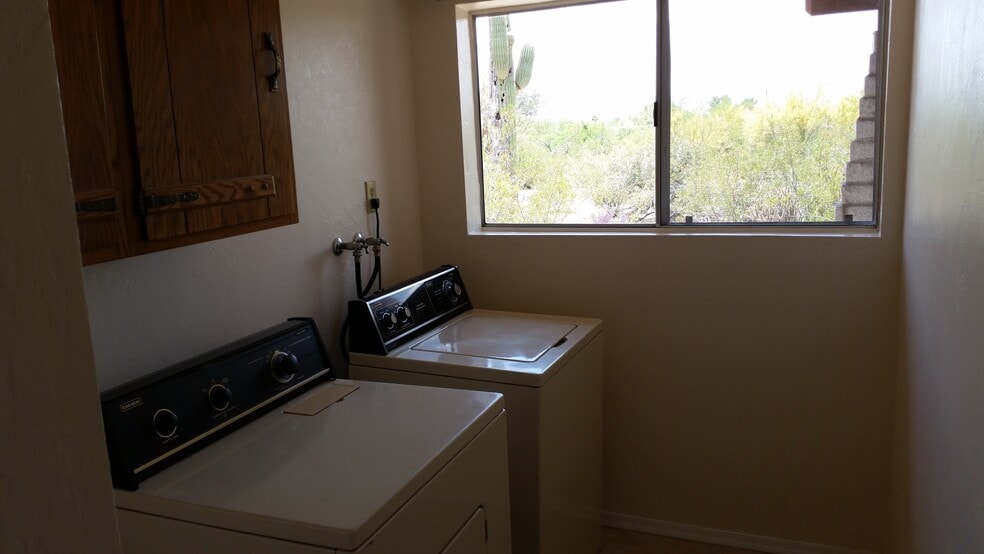 Building Photo - 9291 E Shonto Ln