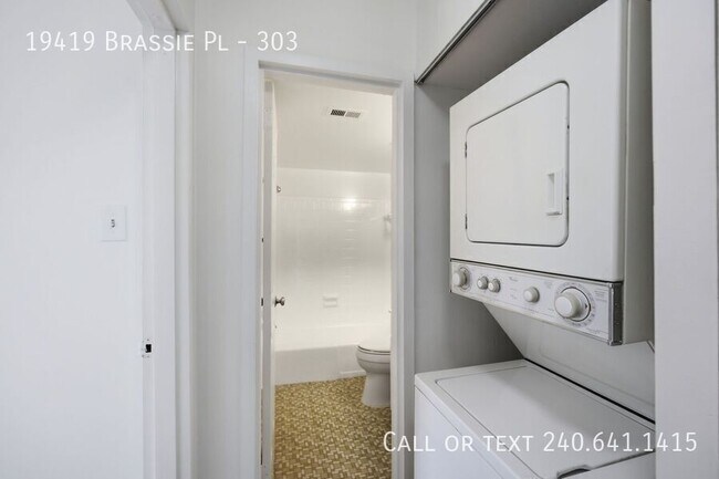 Building Photo - 19419 Brassie Pl