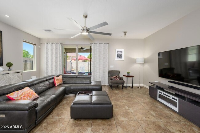Building Photo - 6608 W Saguaro Park Ln