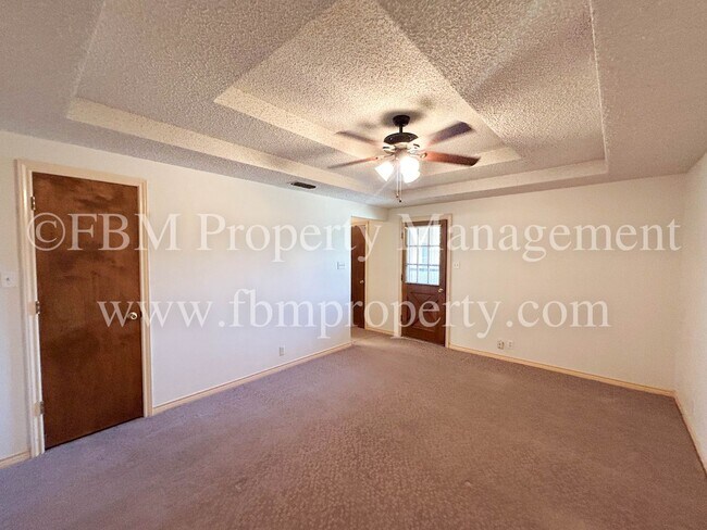 Building Photo - 103 Oak Creek Ct