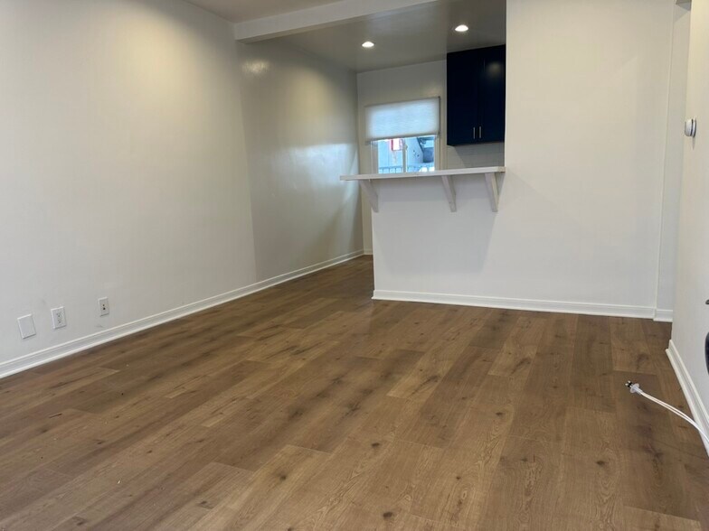 Building Photo - 436 Rosecrans Ave