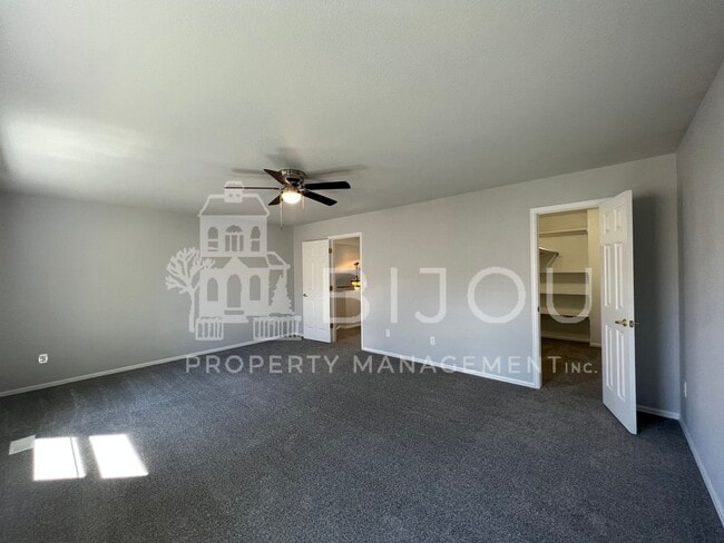 Building Photo - Spacious Rockrimmon Townhome