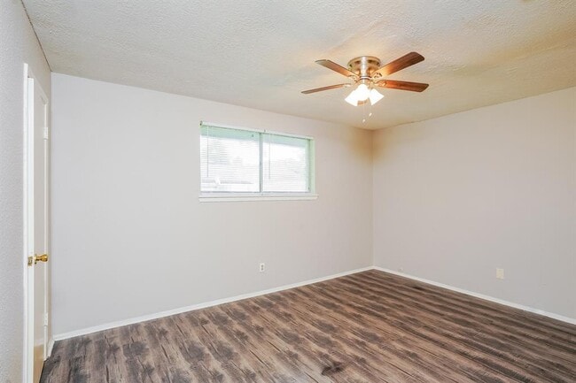 Building Photo - 16619 Barcelona Dr