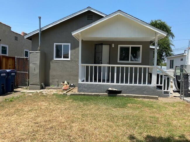 Primary Photo - 862 GRAPE ST