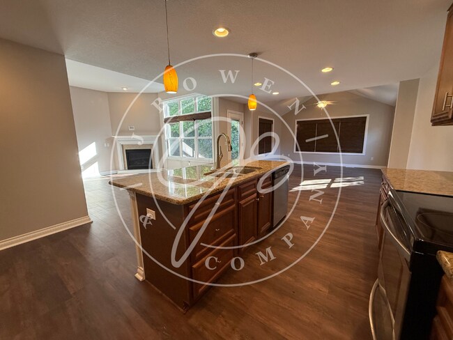 Building Photo - Beautiful  3-4 bedroom Sylvania Villa with...