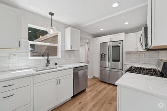 Building Photo - 3 bedroom in Seattle WA 98103