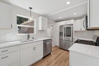 Building Photo - 3 bedroom in Seattle WA 98103