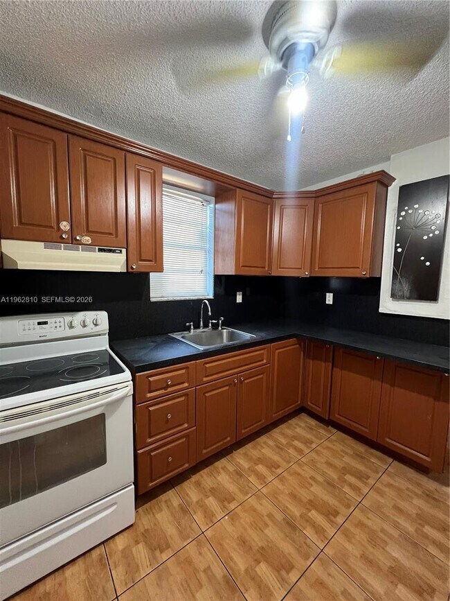 Building Photo - 2820 SW 95th Ave