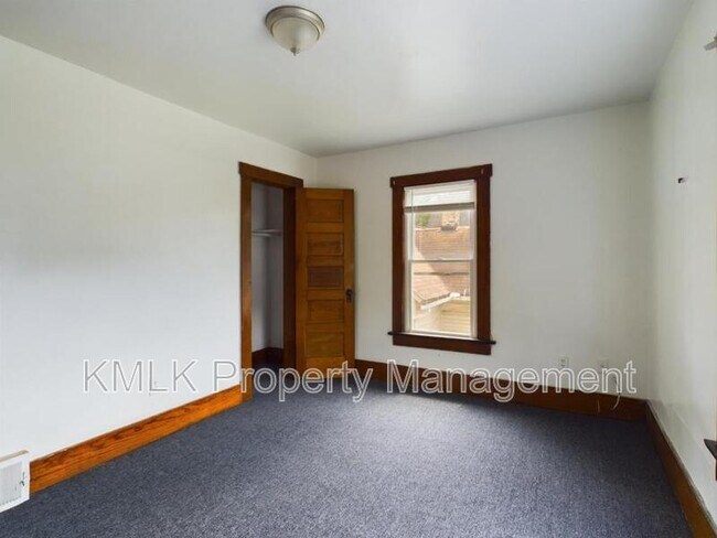 Building Photo - 695 Kling St