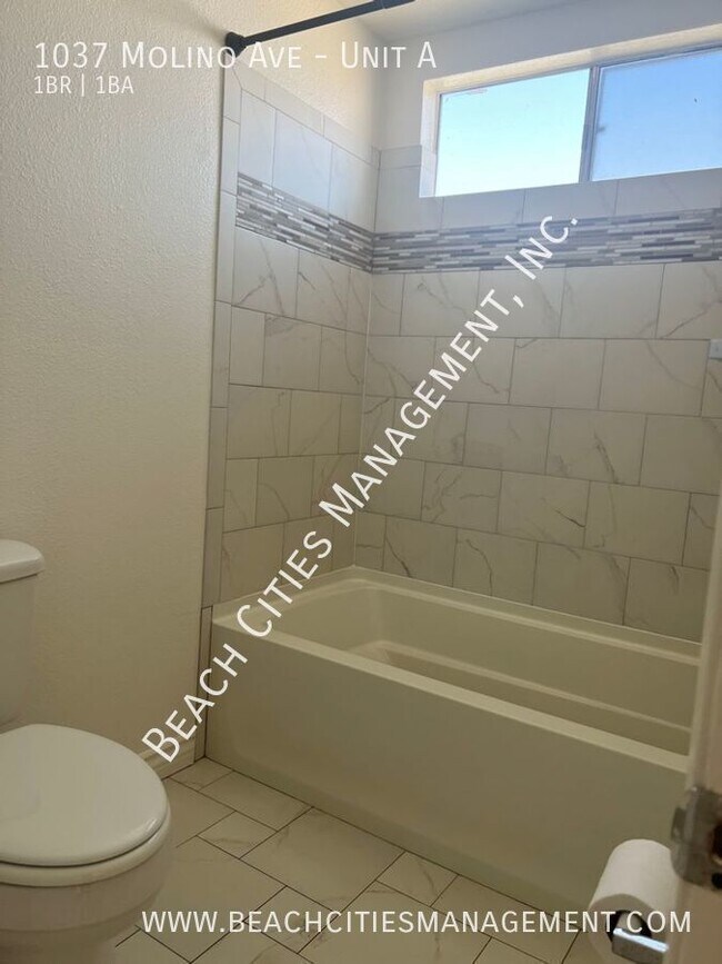 Building Photo - 1037 Molino Ave