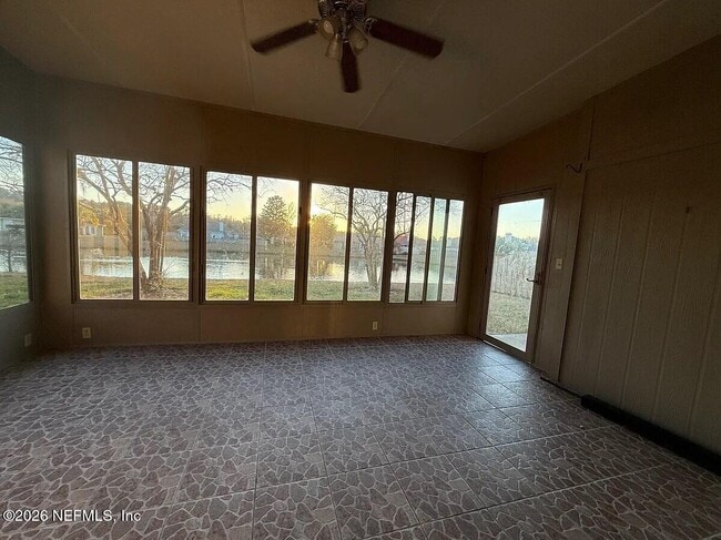 Building Photo - 913 Mackinaw Trail