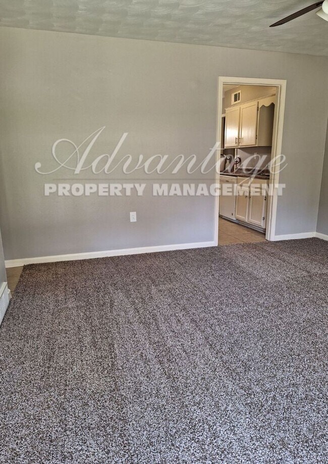 Building Photo - Open to Section 8 -Cute Single Family Home...