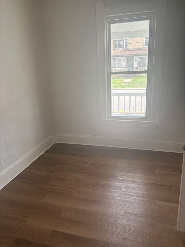 Building Photo - Section 8 welcome, 3 bedrooms 1.5 Bath. Sp...