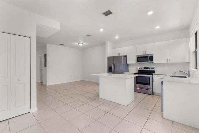 Building Photo - 28637 SW 132nd Ct