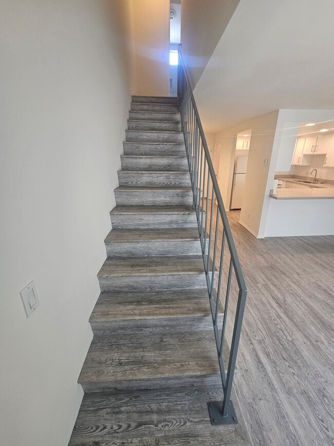 Building Photo - 2 bed 1.5 bath for rent just minutes away from the beach