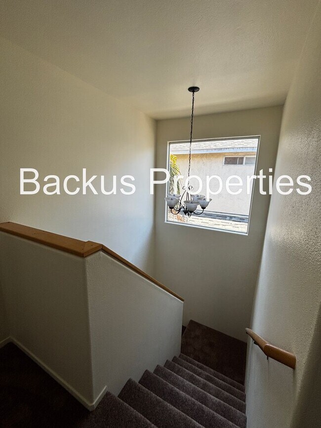 Building Photo - Wonderful two bedroom home close to Constitution shopping center