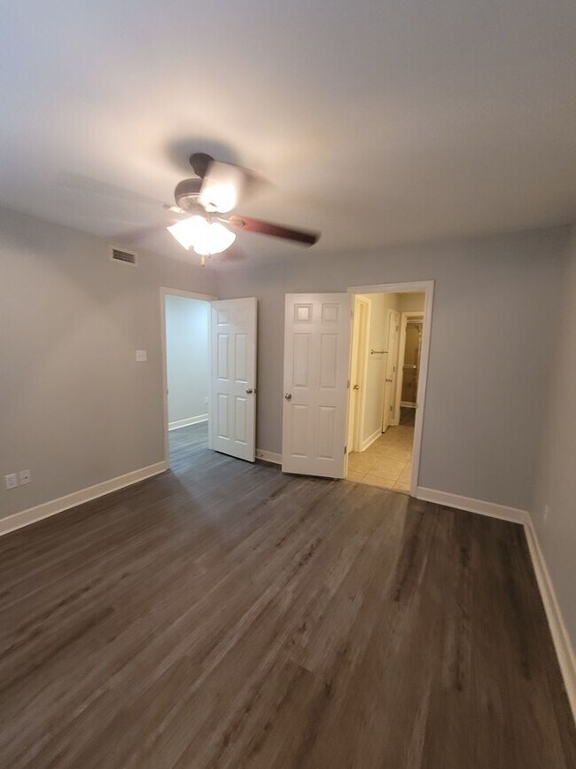 Building Photo - Home in Benton