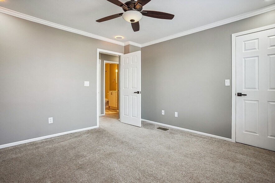 Building Photo - 4841 Stoneybrook Blvd